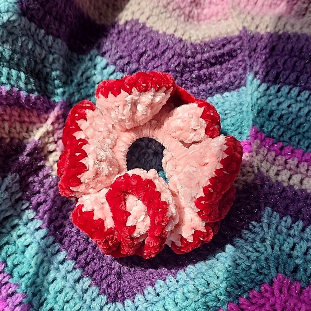 1 Scrunchie - Picture 2 of 2